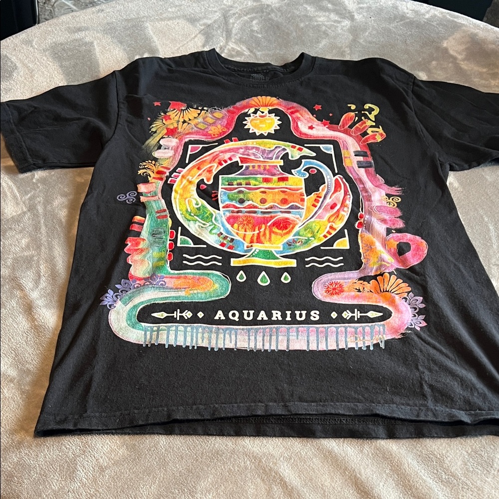 Aquarius t-shirt. Size M. Great used condition.